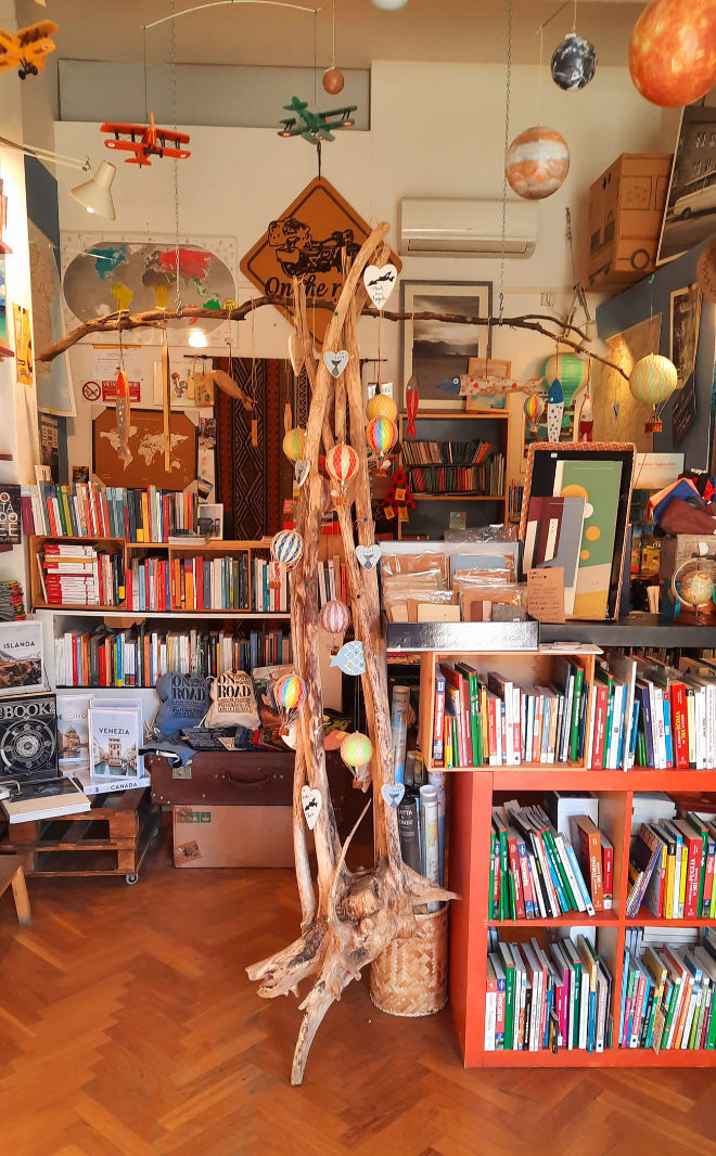 Interno Libreria On The Road di Firenze